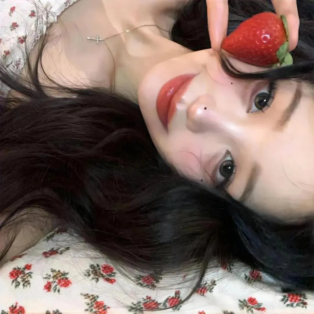 腰间持枪